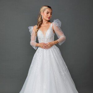 New Off White Wedding Ball Gown w/ Removable Sleeves & Plunging Neck DQ 0315
